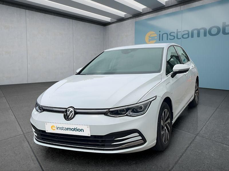 Weiß Gebraucht 2022 VW Golf VIII Kleinwagen | 22.399 € (Guter Preis) - Bild 1/4
