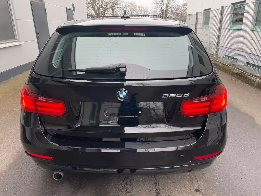 Gebraucht BMW 320 184 PS (135 kW) 2013 Schwarz Kombi