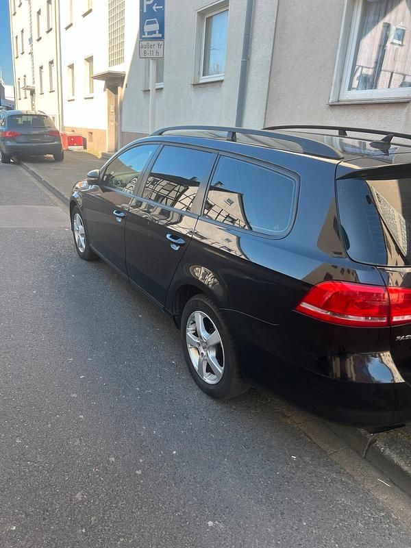 Gebraucht VW Passat 140 PS (102 kW) 2011 Schwarz Kombi
