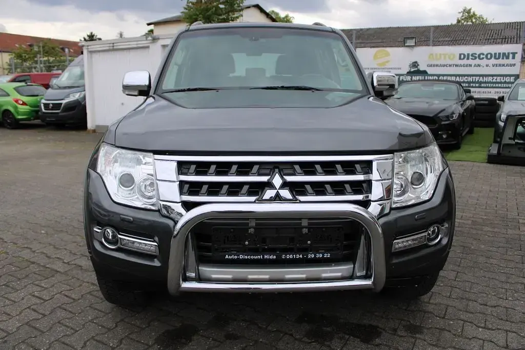 Gebraucht Mitsubishi Pajero Instyle 190 PS (139 kW) 2016 Grau (metallic) SUV