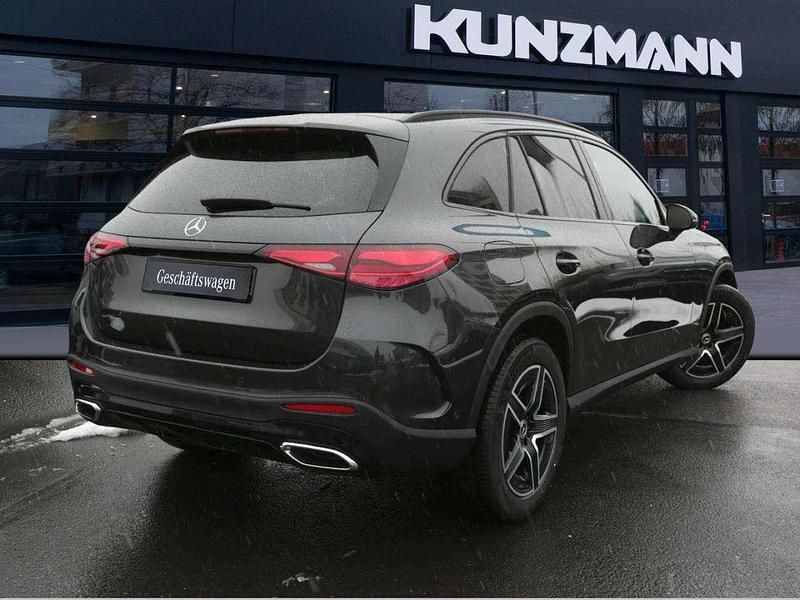 Gebraucht Mercedes GLC220 AMG 197 PS (144 kW) 2026 Polarweiß SUV