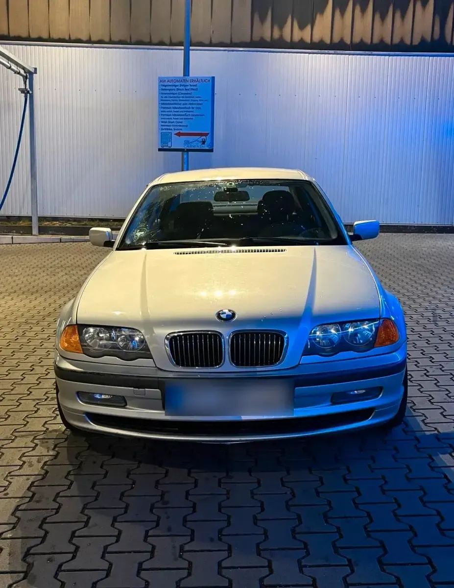 Gebraucht BMW 320 150 PS (110 kW) 1998 Silber Limousine
