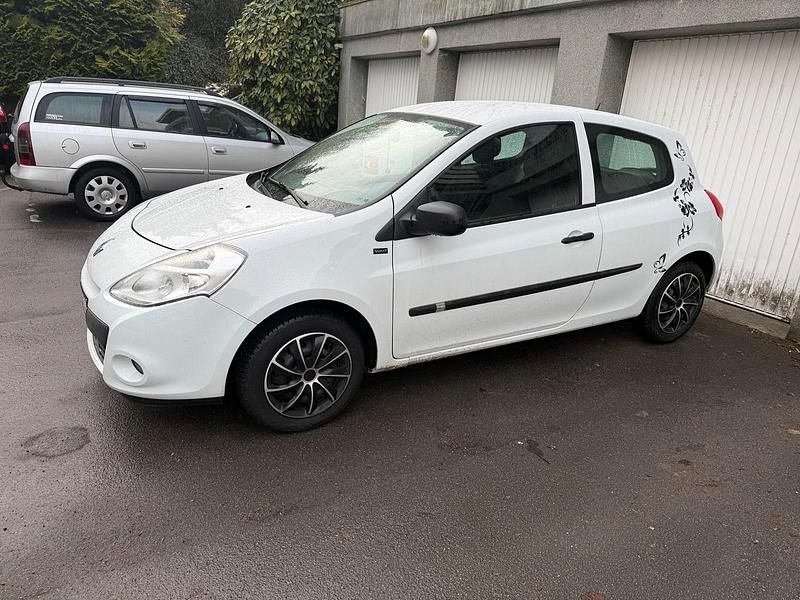 Gebraucht Renault Clio III 75 PS (55 kW) 2012 Weiß Kleinwagen