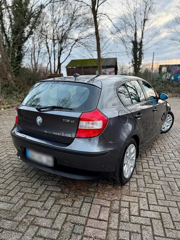 Gebraucht BMW 118 122 PS (89 kW) 2005 Grau Kleinwagen