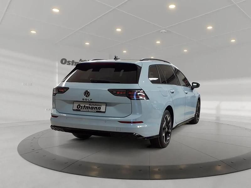 Gebraucht VW Golf VIII R-line 150 PS (110 kW) 2026 Crystal ice blue Kombi