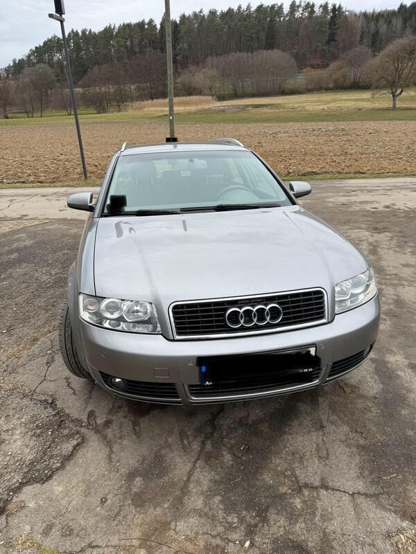 Grau Gebraucht 2004 Audi A4 Kombi | 3.990 € - Bild 1/4
