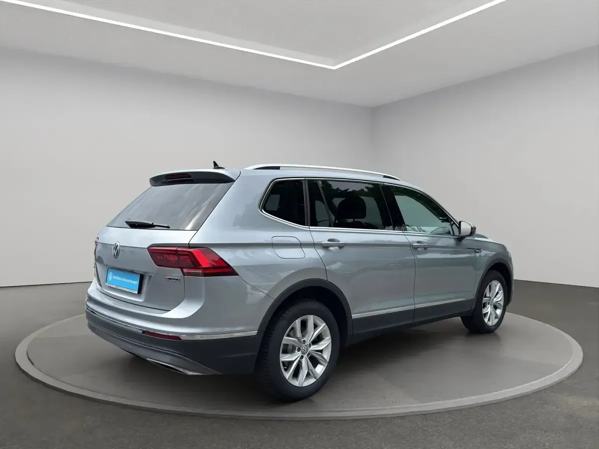 Gebraucht VW Tiguan Allspace Highline 150 PS (110 kW) 2019 Pyritsilber metallic SUV