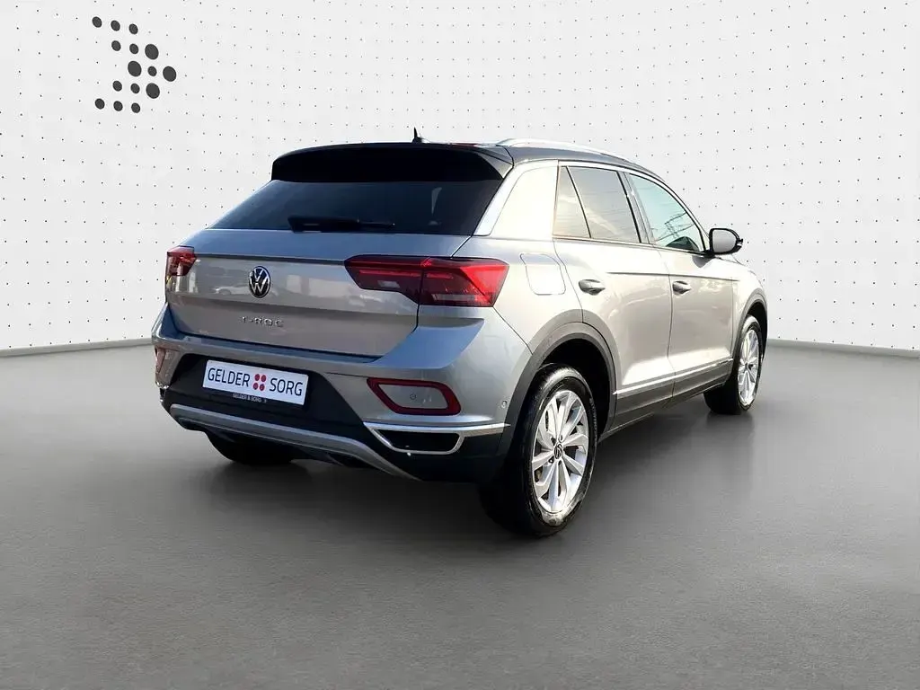 Second-hand VW T-Roc Style 150 CP (110 kW) 2023 Argintiu SUV