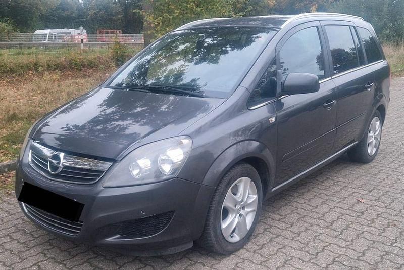 Grau Gebraucht 2010 Opel Zafira Van / Kleinbus | 1.790 € (Guter Preis) - Bild 1/4