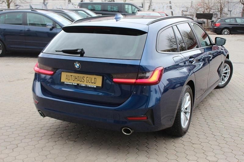 Gebraucht BMW 320 Advantage 190 PS (139 kW) 2019 Blau Kombi