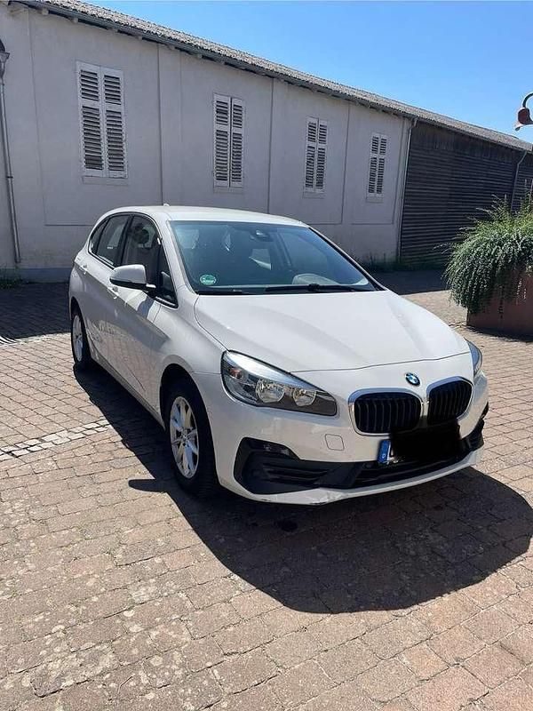 Weiß Gebraucht 2019 BMW 218 Active Tourer Van / Kleinbus | 17.000 € (Guter Preis) - Bild 1/4