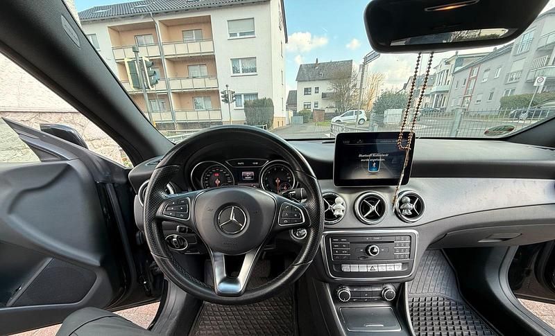 Gebraucht Mercedes CLA200 156 PS (114 kW) 2017 Schwarz Coupé