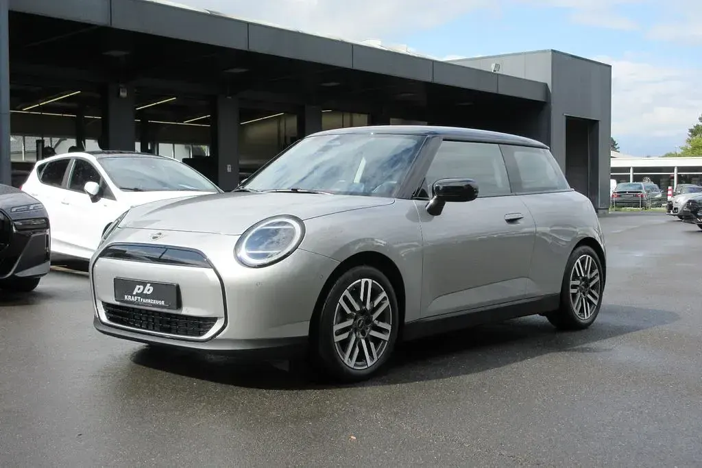 Gebraucht Mini Cooper Classic 135 kW (184 PS) 2024 Melting silver iii Kleinwagen