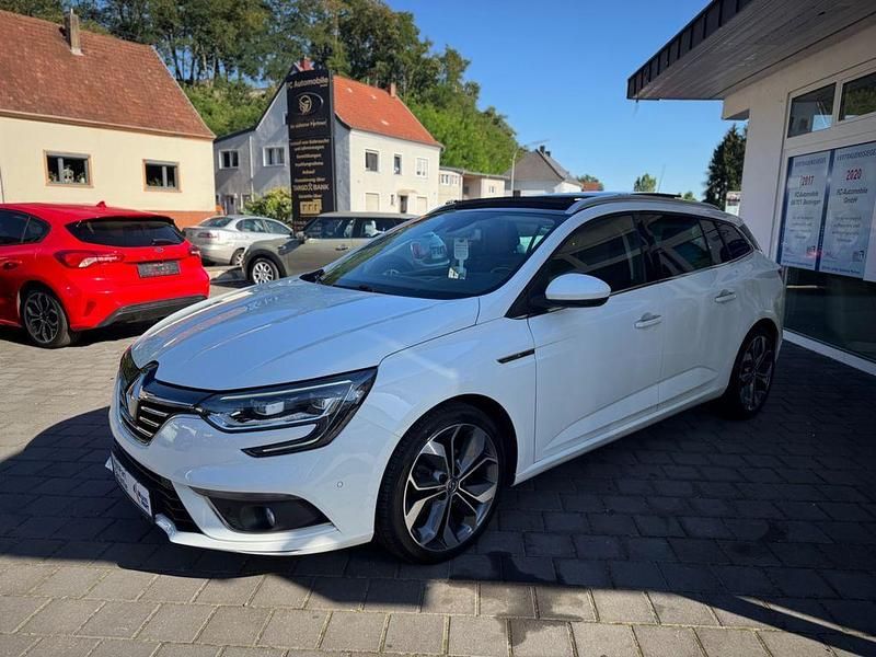 Weiß Gebraucht 2019 Renault Mégane IV Bose Edition Limousine | 11.900 € (Fairer Preis) - Bild 1/4