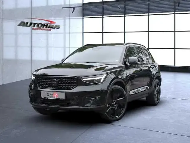 Używany Volvo XC40 145 KM (106 kW) 2024 SUV