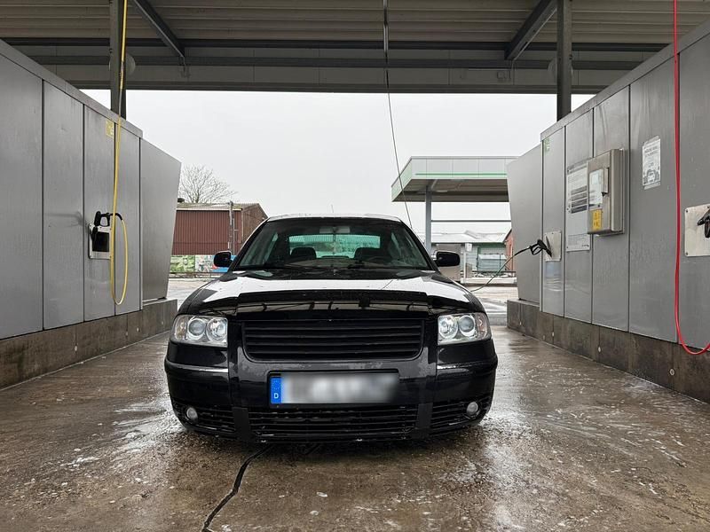 Schwarz Gebraucht 2001 VW Passat Limousine | 1.800 € (Fairer Preis) - Bild 1/4