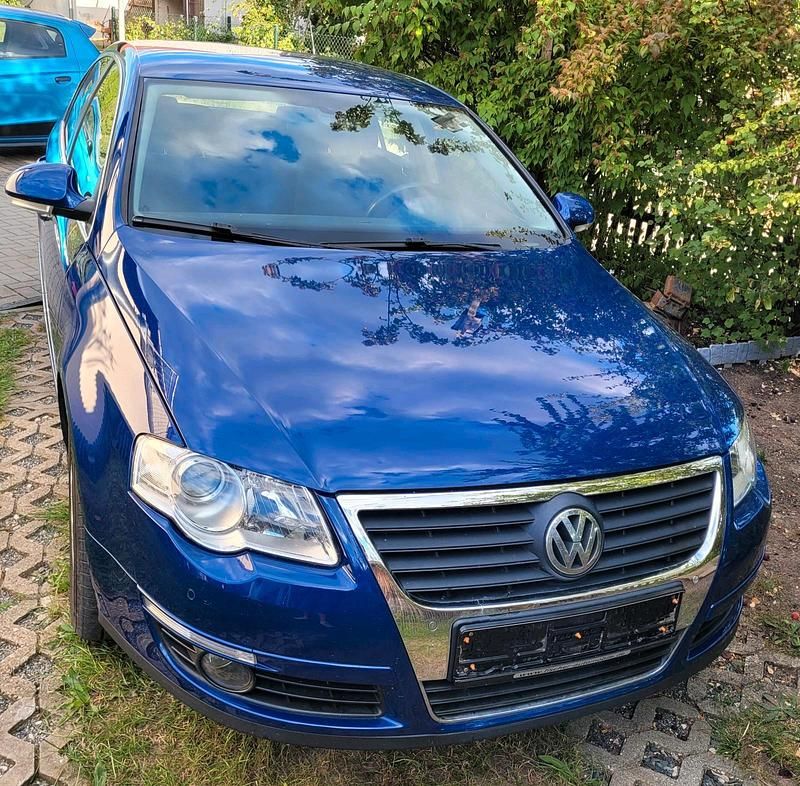 Blau Gebraucht 2006 VW Passat Limousine | 1.549 € (Superpreis) - Bild 1/4