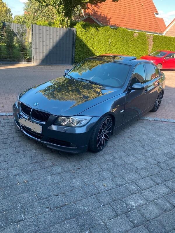 Grau Gebraucht 2005 BMW 325 Limousine | 4.500 € - Bild 1/4