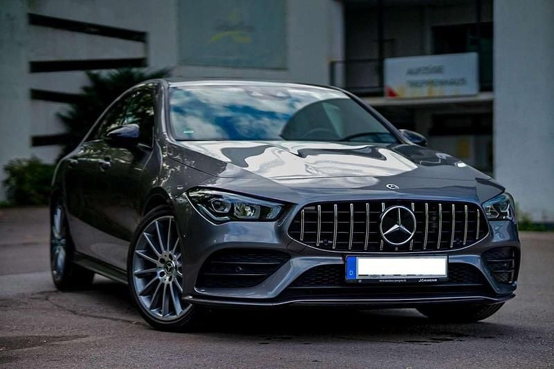 Grau Gebraucht 2021 Mercedes CLA200 AMG line Coupé | 30.300 € (Fairer Preis) - Bild 1/4