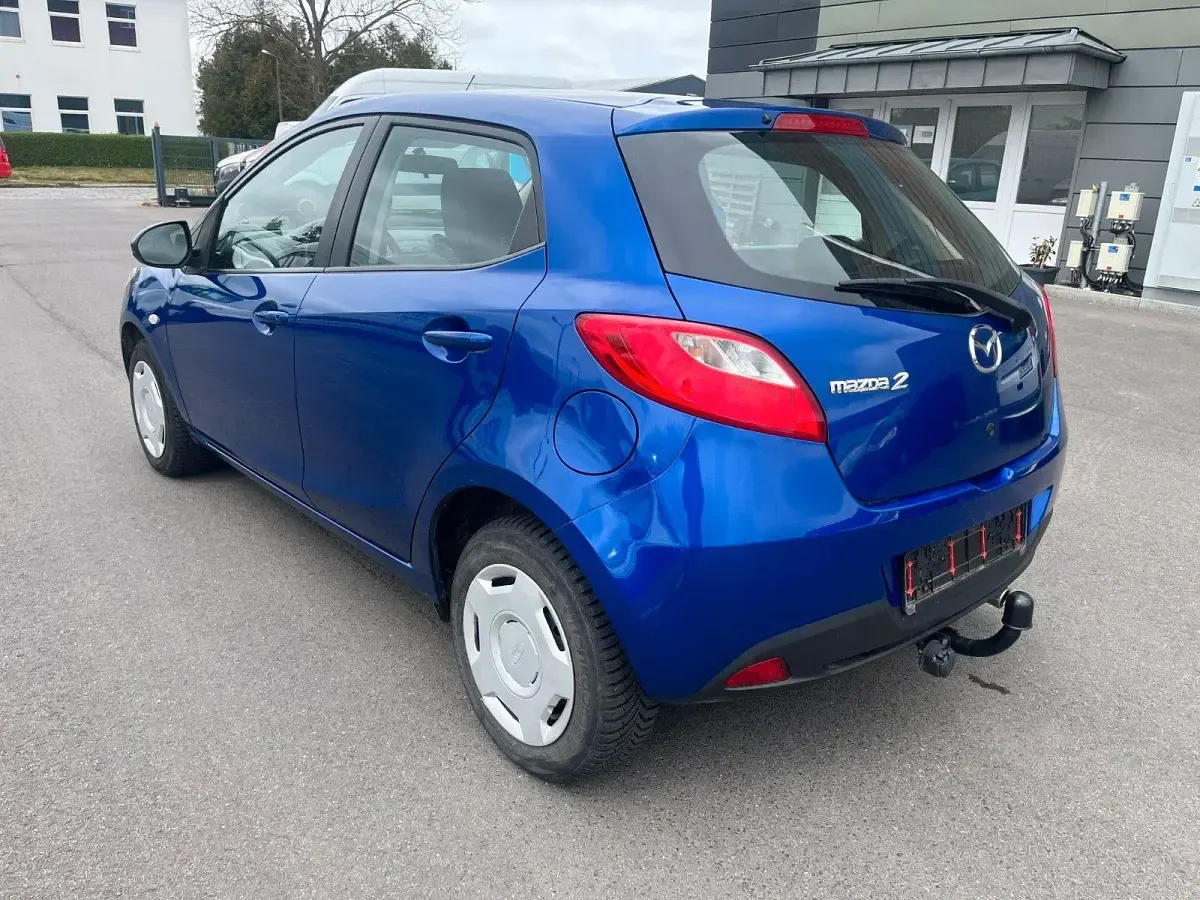 Usata Mazda 2 Dynamic 103 CV (75 kW) 2009 Blu Utilitaria