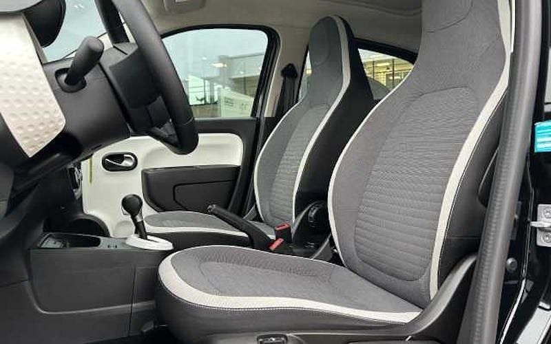 Gebraucht Renault Twingo Zen 60 kW (82 PS) 2022 Blackpearlschwarz (metallic) Kleinwagen