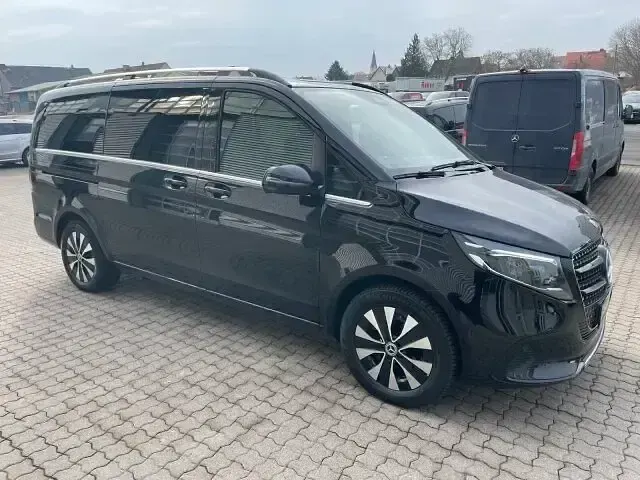 Gebraucht Mercedes V300 Avantgarde 237 PS (174 kW) 2024 Obsidianschwarz Van / Kleinbus