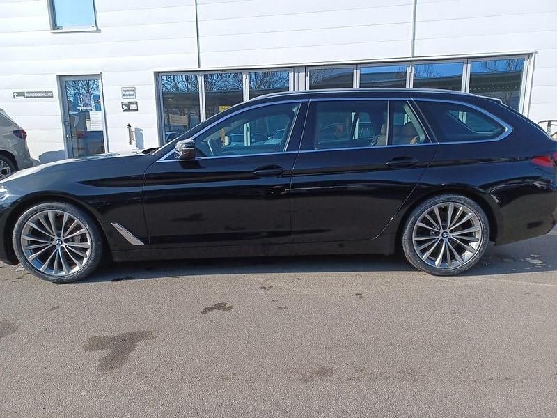 Gebraucht BMW 530 Performance 286 PS (210 kW) 2022 Schwarz Kombi