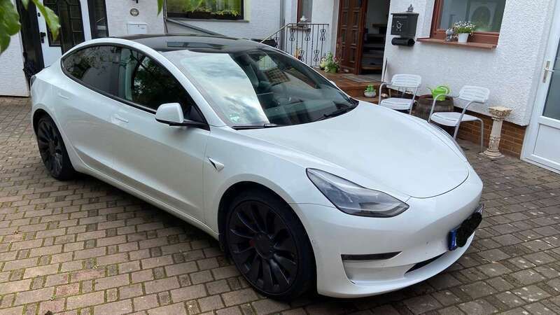 Weiß Gebraucht 2022 Tesla Model 3 Performance Limousine | 36.750 € - Bild 1/4