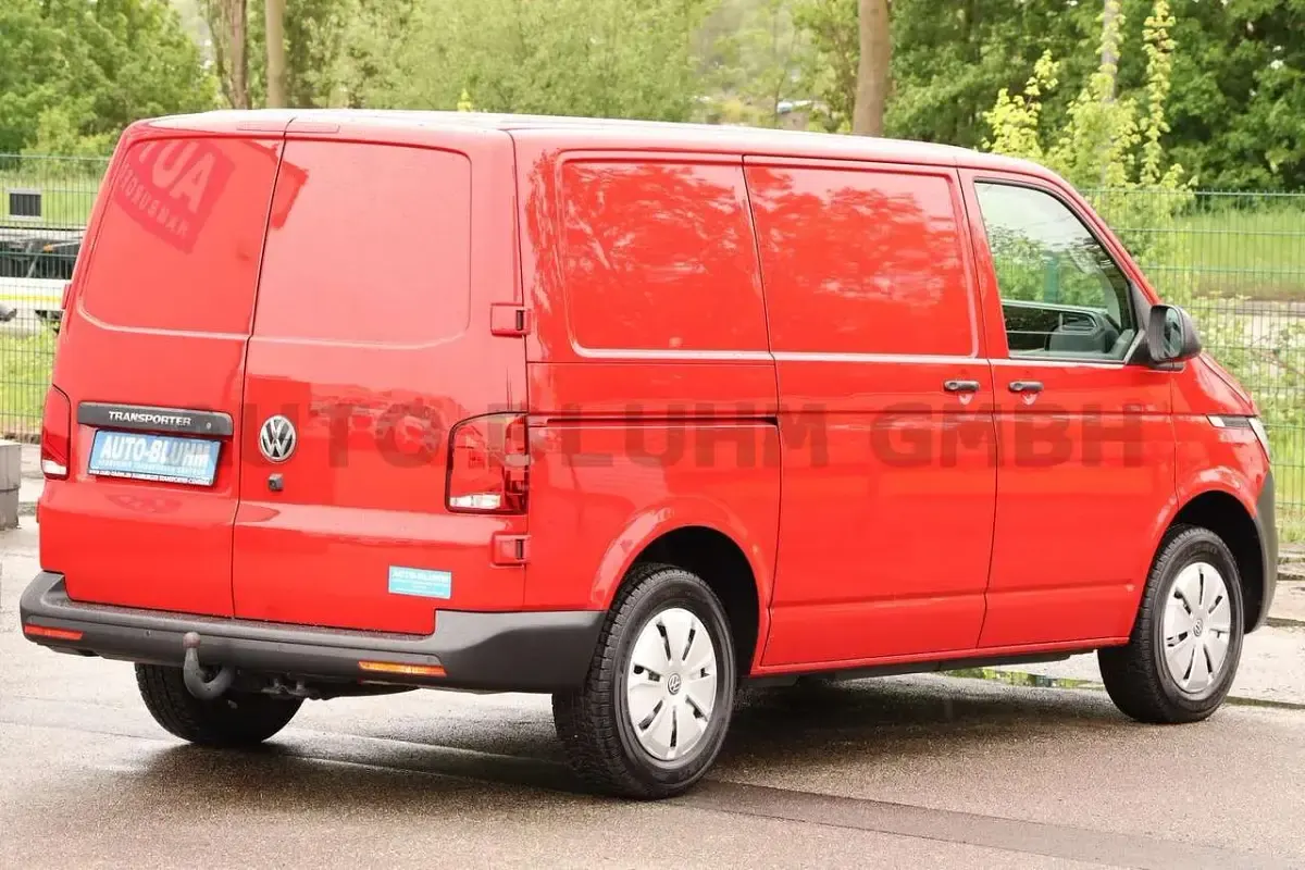 Używany VW Transporter 150 KM (110 kW) 2022 Czerwony Van