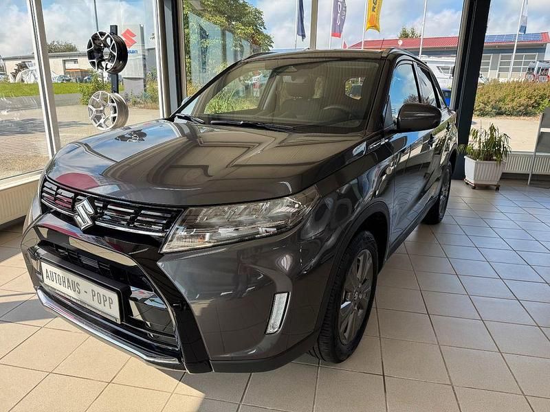 Grau Neu 2025 Suzuki Vitara Comfort SUV | 24.300 € (Fairer Preis) - Bild 1/4