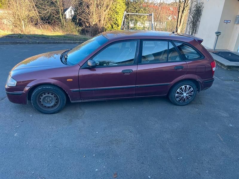 Gebraucht Mazda 323F 88 PS (64 kW) 2000 Rot Kleinwagen