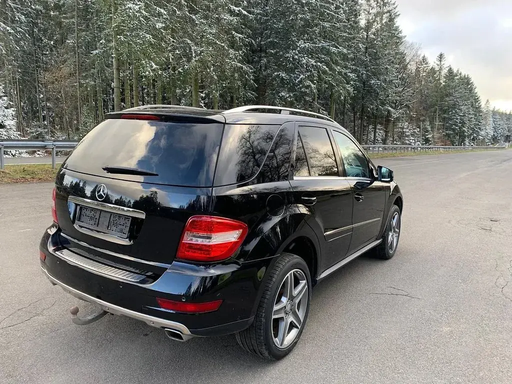 Gebraucht Mercedes ML350 231 PS (169 kW) 2010 Schwarz SUV