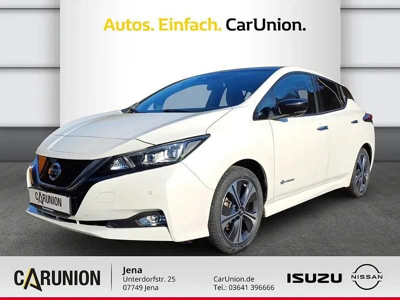 Black/white (m) Gebraucht 2018 Nissan Leaf N-Connecta Kleinwagen | 18.990 € - Bild 1/4