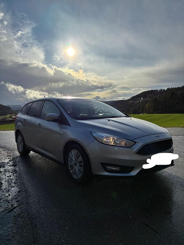 Gebraucht Ford Focus 125 PS (91 kW) 2017 Silber Kombi