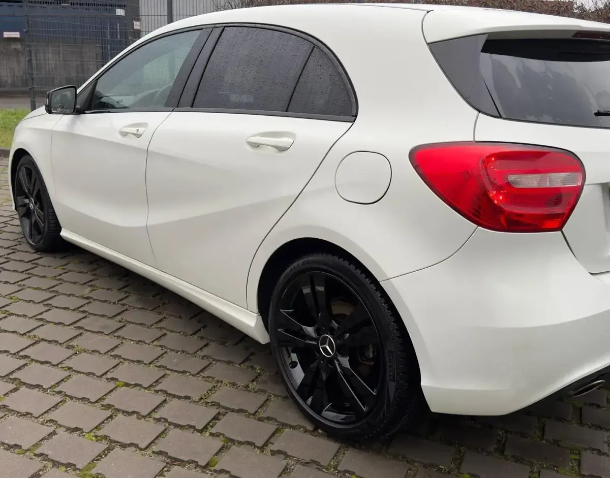Gebraucht Mercedes A200 156 PS (114 kW) 2013 Weiß Kleinwagen