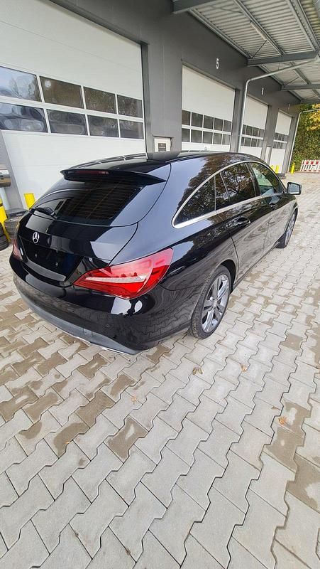 Gebraucht Mercedes CLA200 Shooting Brake 136 PS (100 kW) 2017 Schwarz Kombi