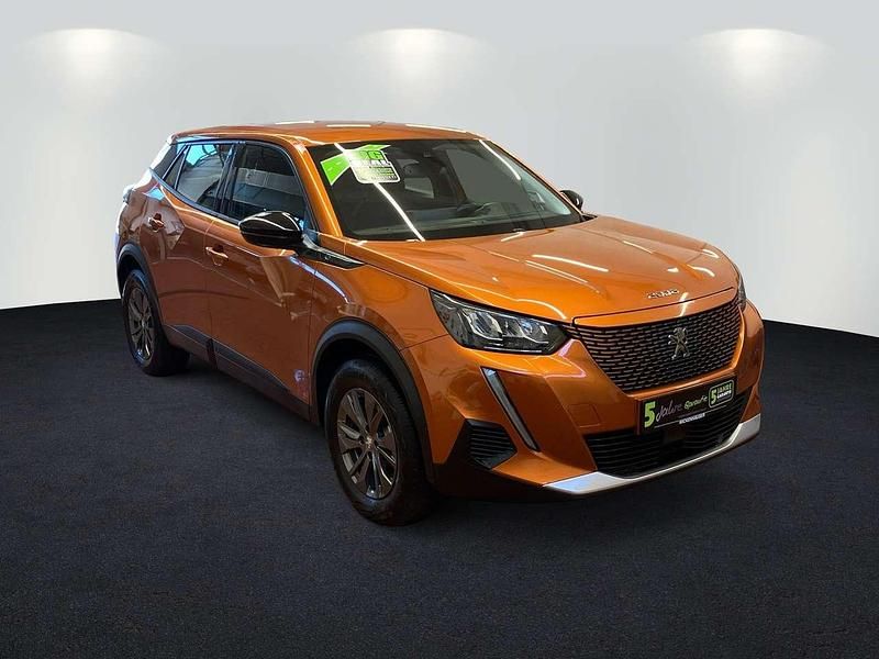 Gebraucht Peugeot e-2008 Active 100 kW (136 PS) 2022 Orange fusion (metallic) SUV