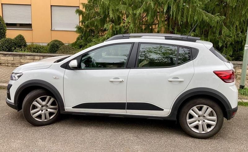 Weiß Gebraucht 2023 Dacia Sandero Expression Kleinwagen | 16.900 € (Fairer Preis) - Bild 1/4