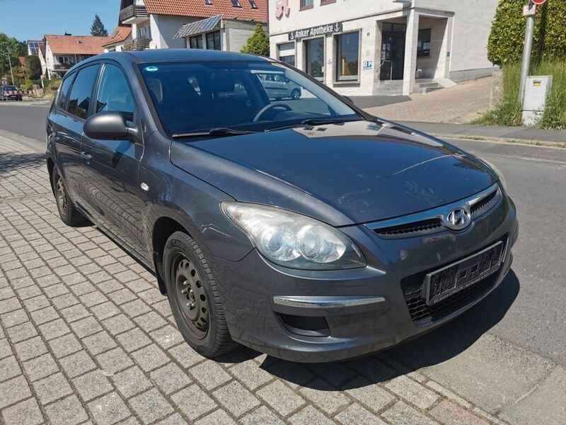 Grau Gebraucht 2010 Hyundai i30 Kombi | 1.490 € (Superpreis) - Bild 1/4