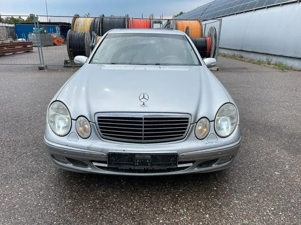 Gebraucht Mercedes E270 Avantgarde 177 PS (130 kW) 2003 Silber Limousine