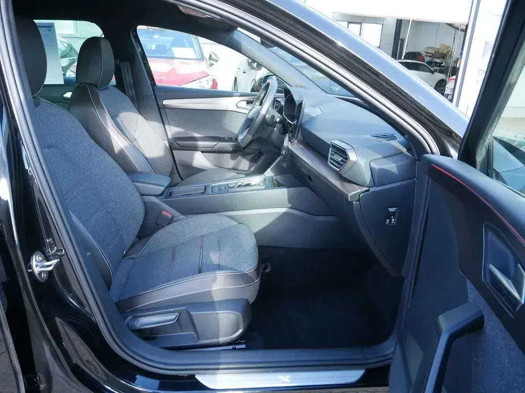 Używany Seat Leon XCELLENCE 204 KM (150 kW) 2021 Czarny Sedan/Limuzyna
