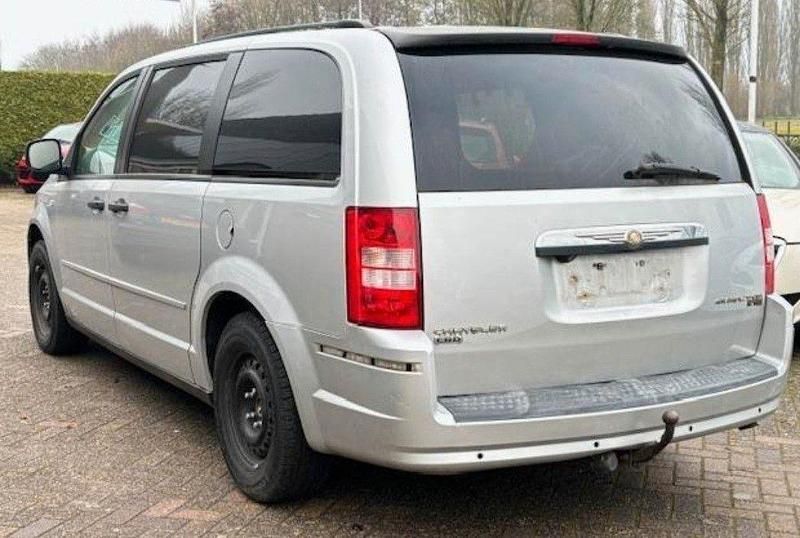 Silber Gebraucht 2008 Chrysler Grand Voyager Limited Van / Kleinbus | 2.300 € (Fairer Preis) - Bild 1/4