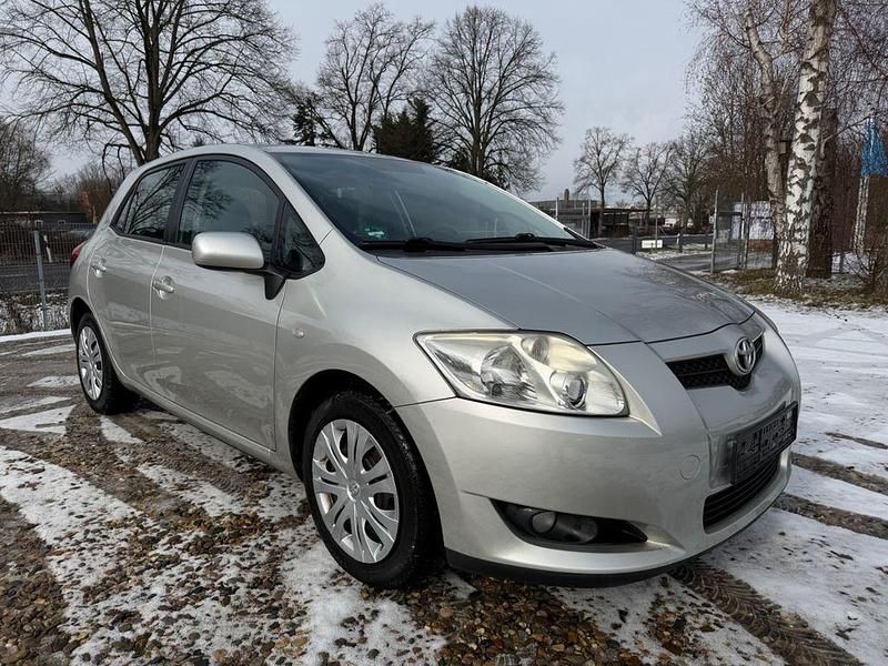 Gebraucht Toyota Auris 124 PS (91 kW) 2009 Silber Kleinwagen