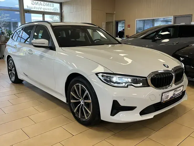 Gebraucht BMW 318 Sport Line 156 PS (114 kW) 2021 Weiß Kombi