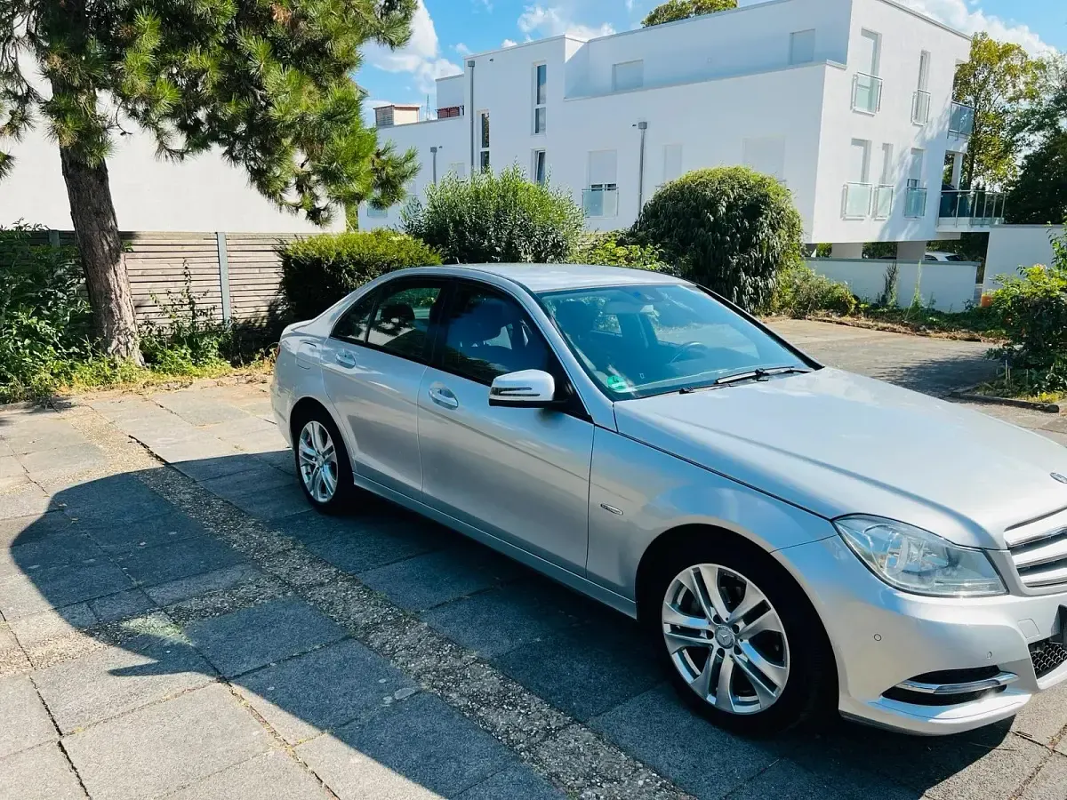 Gebraucht Mercedes C180 156 PS (114 kW) 2011 Grau Limousine