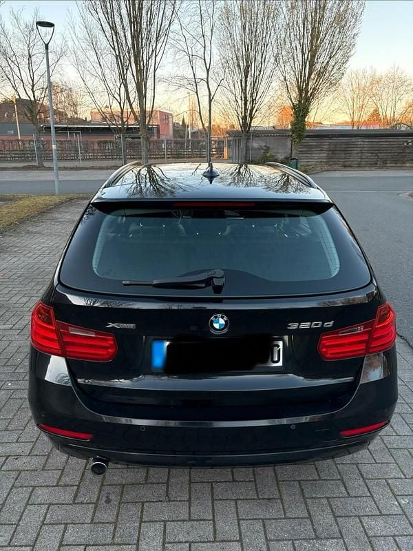 Gebraucht BMW 320 184 PS (135 kW) 2013 Schwarz Kombi