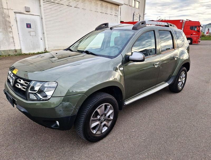 Grau Gebraucht 2015 Dacia Duster Celebration SUV | 5.450 € (Fairer Preis) - Bild 1/4
