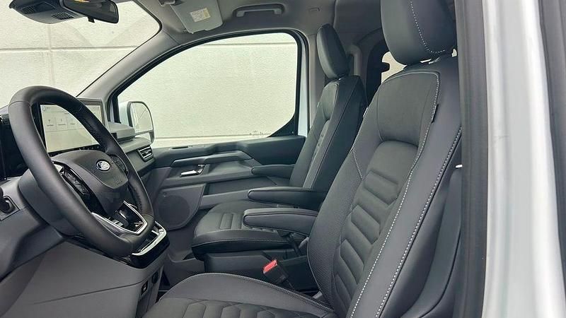Neu Ford Tourneo Titanium X 170 PS (125 kW) 2026 Silber Van / Kleinbus