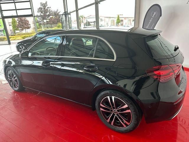 Gebraucht Mercedes A180 Progressive 136 PS (100 kW) 2024 lack kosmosschwarz Limousine