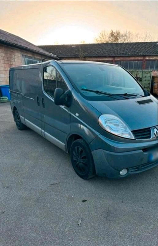 Grau Gebraucht 2013 Renault Trafic Van / Kleinbus | 5.950 € (Superpreis) - Bild 1/4